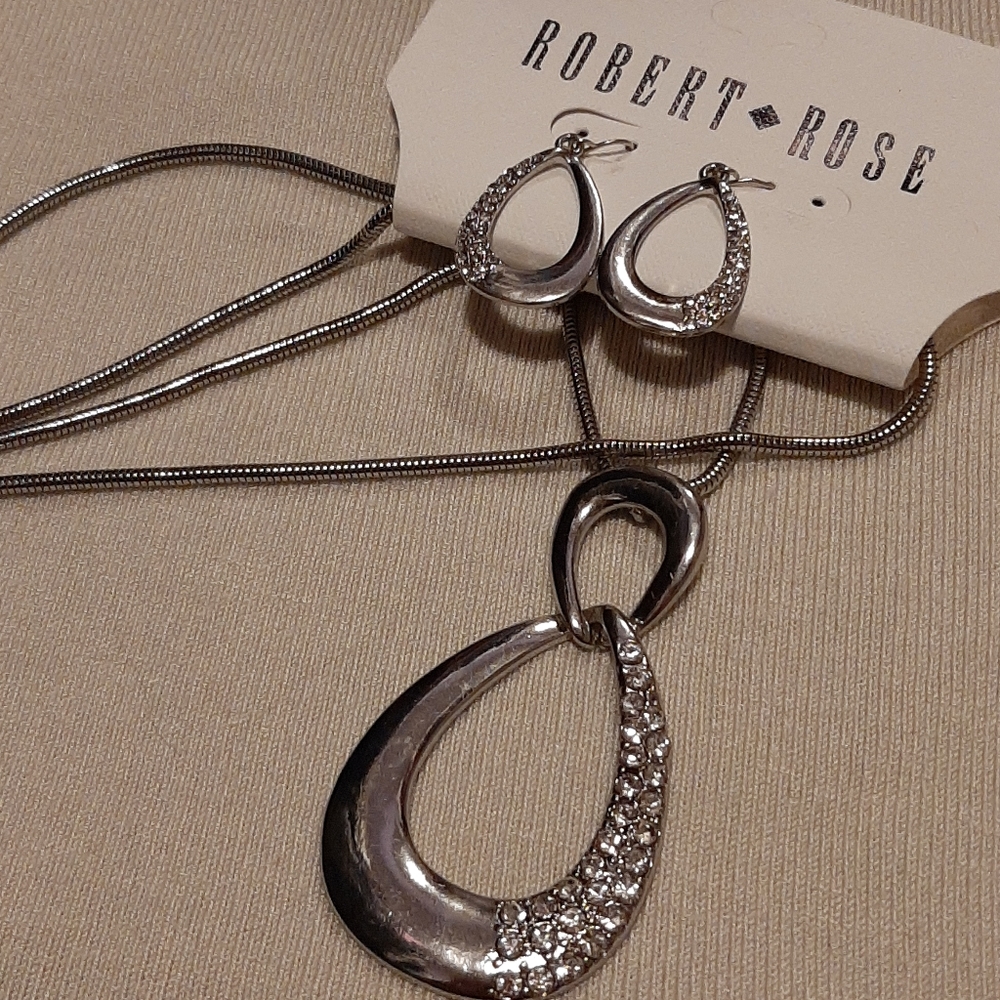 Neclace and earrings set